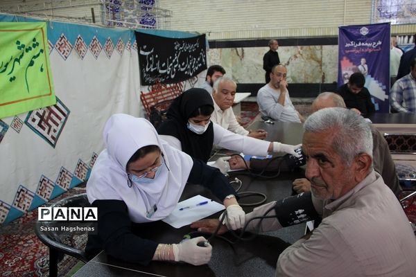 برگزاری  نماز جمعه شهرستان اسلامشهر و برپایی میزخدمت به مناسبت هفته دولت