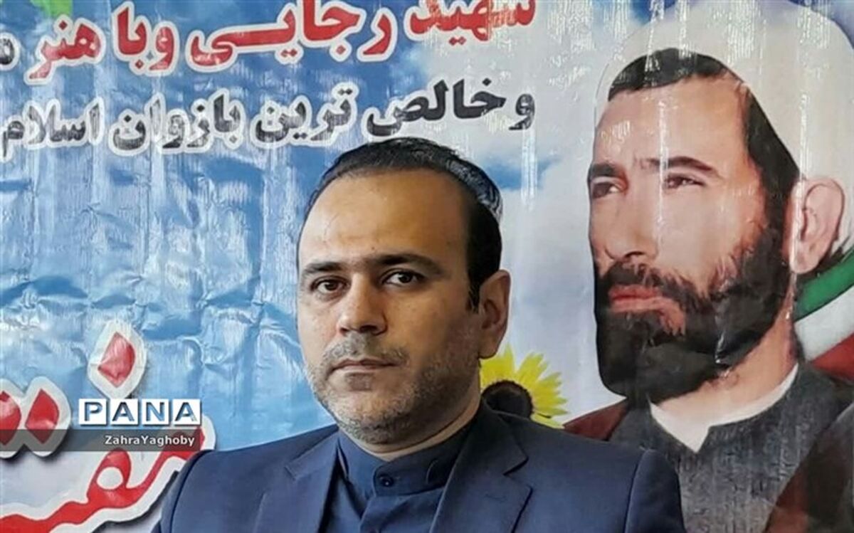 هدف اصلی دشمن تخریب نظام و دولت است