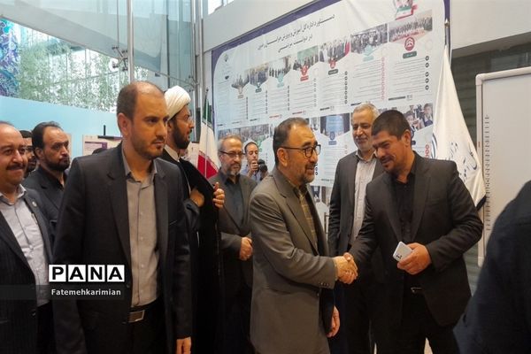 بازدید استاندار خر اسان رضوی و  مدیرکل آموزش پرورش استان ازغرفه دستاوردهای آموزش و پرورش