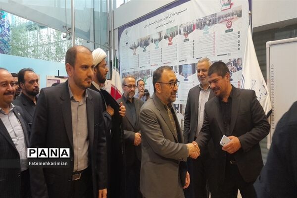 بازدید استاندار خر اسان رضوی و  مدیرکل آموزش پرورش استان ازغرفه دستاوردهای آموزش و پرورش