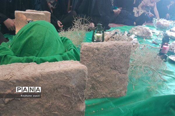 روضه خانگی مجلس عزاداری حضرت رقیه با دکلمه خوانی دانش‌آموزان عضو سازمان دانش‌آموزی