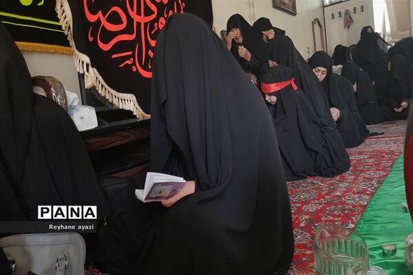 روضه خانگی مجلس عزاداری حضرت رقیه با دکلمه خوانی دانش‌آموزان عضو سازمان دانش‌آموزی