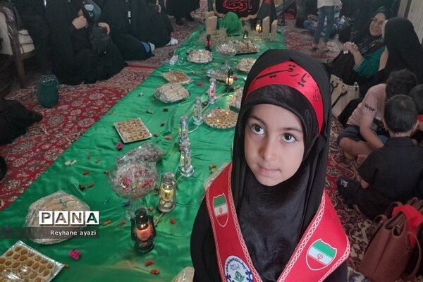 روضه خانگی مجلس عزاداری حضرت رقیه با دکلمه خوانی دانش‌آموزان عضو سازمان دانش‌آموزی