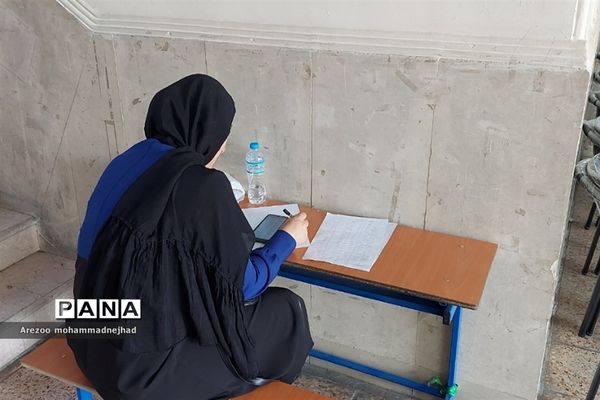 حضور داوطلبان انتخاب رشته کنکور ۱۴٠۲ در پایگاه انتخاب رشته آموزش و پرورش شهرستان قرچک