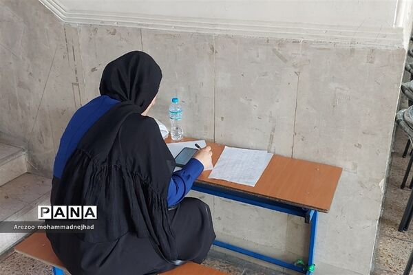 حضور داوطلبان انتخاب رشته کنکور ۱۴٠۲ در پایگاه انتخاب رشته آموزش و پرورش شهرستان قرچک