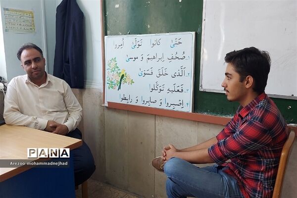 حضور داوطلبان انتخاب رشته کنکور ۱۴٠۲ در پایگاه انتخاب رشته آموزش و پرورش شهرستان قرچک