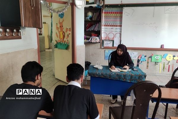 حضور داوطلبان انتخاب رشته کنکور ۱۴٠۲ در پایگاه انتخاب رشته آموزش و پرورش شهرستان قرچک