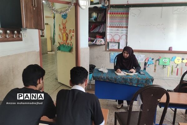 حضور داوطلبان انتخاب رشته کنکور ۱۴٠۲ در پایگاه انتخاب رشته آموزش و پرورش شهرستان قرچک