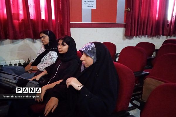 کلاس‌های قرارگاه جهادی در کانون فرهنگی رضوان محمودآباد