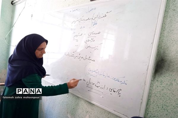 کلاس‌های قرارگاه جهادی در کانون فرهنگی رضوان محمودآباد