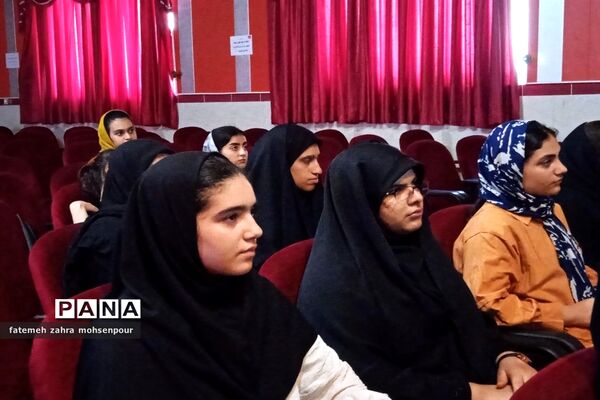 کلاس‌های قرارگاه جهادی در کانون فرهنگی رضوان محمودآباد