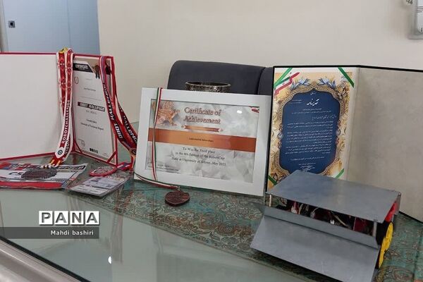 تجلیل از دانش‌آموز رودهنی مدال‌آور رباتیک جهانی پِکن