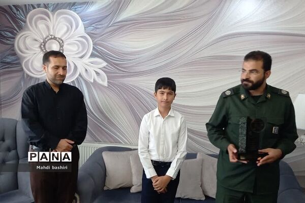 تجلیل از دانش‌آموز رودهنی مدال‌آور رباتیک جهانی پِکن