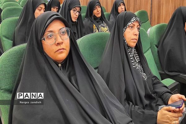 برگزاری دوره یک روزه تبیینی با محوریت خانواده، جمعیت و فرزندآوری در ملارد