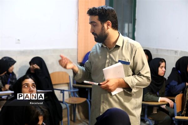 برگزاری کلاس‌ها و کارگاه‌های آموزشی در نخستین روز اردوی پویش کتابخوانی «هیس طوری»