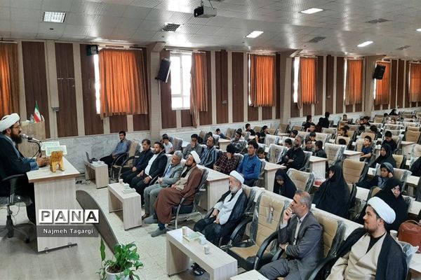 محفل قرآنی و اختتامیه کلاس‌های قرآن در شهرستان مه ولات