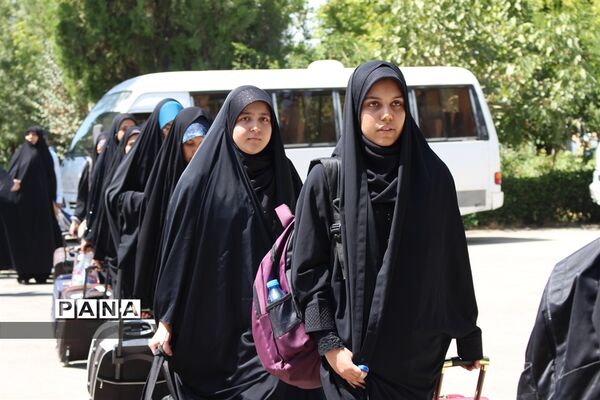 آیین استقبال چهل و یکمین دوره مسابقات قرآن، عترت و نماز دانش‌آموزان دختر در کرمانشاه