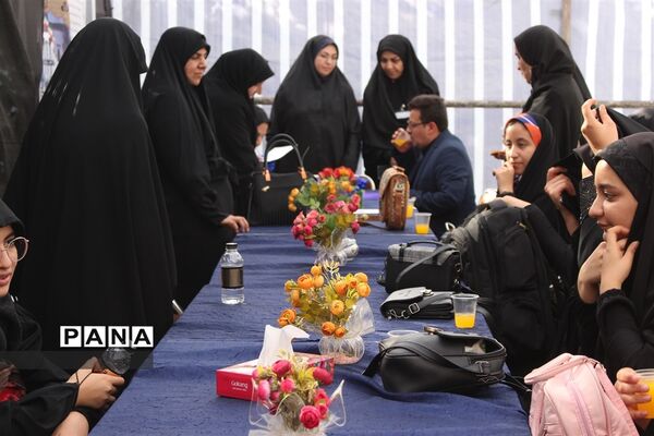 آیین استقبال چهل و یکمین دوره مسابقات قرآن، عترت و نماز دانش‌آموزان دختر در کرمانشاه