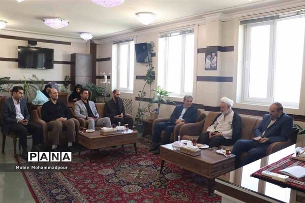 بازدید استاندار آذربایجان شرقی از اداره‌کل آموزش و پرورش استان و دیدار با  دانش آموز خبرنگاران پانا