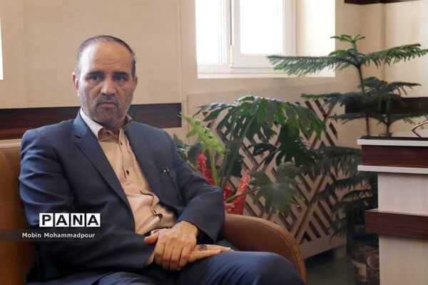 بازدید استاندار آذربایجان شرقی از اداره‌کل آموزش و پرورش استان و دیدار با  دانش آموز خبرنگاران پانا
