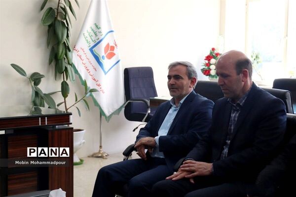 بازدید استاندار آذربایجان شرقی از اداره‌کل آموزش و پرورش استان و دیدار با  دانش آموز خبرنگاران پانا
