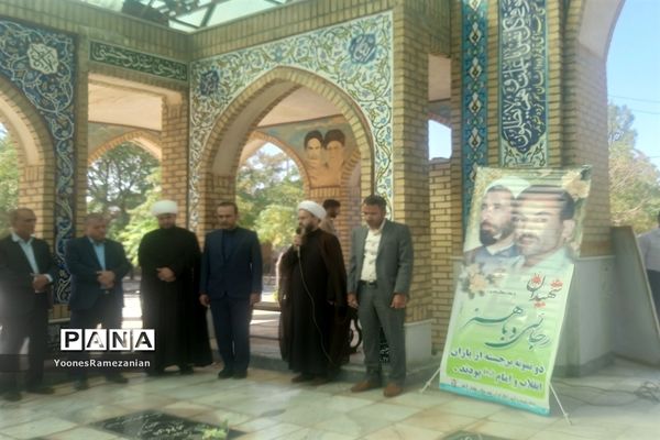 غبار روبی مزار شهدای خلیل آباد  به مناسبت هفته دولت