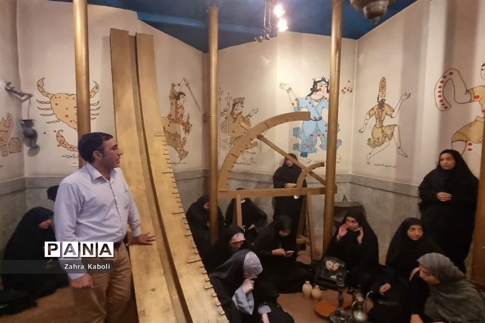 بازدید دانش‌آموزان آموزش و پرورش اسلامشهر از دانشگاه قرآن و حدیث شهرری