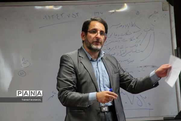 جلسه هم‌اندیشی روسای انجمن اولیا و مربیان مدارس شهرستان پردیس