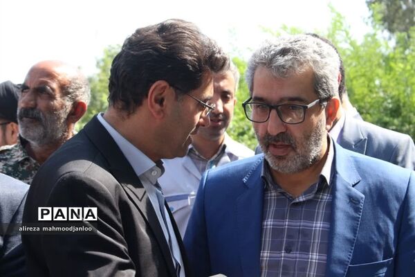 غبارروبی گلزار شهدا در گلوگاه