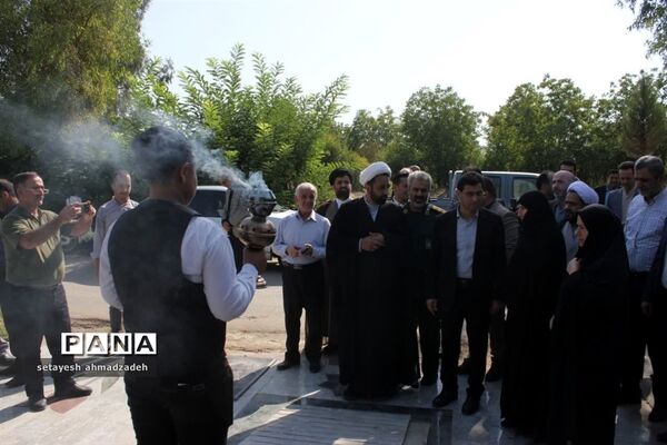 غبارروبی گلزار شهدا در گلوگاه