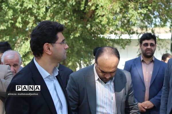 غبارروبی گلزار شهدا در گلوگاه