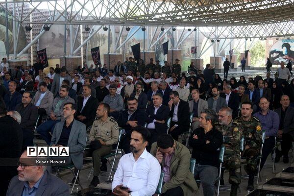 تجدید بیعت مسئولان استانی با شهیدان در اولین روز از هفته دولت
