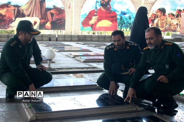تجدید بیعت مسئولان استانی با شهیدان در اولین روز از هفته دولت