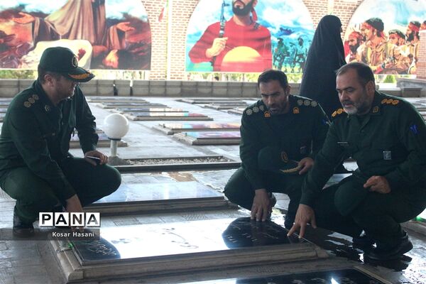 تجدید بیعت مسئولان استانی با شهیدان در اولین روز از هفته دولت