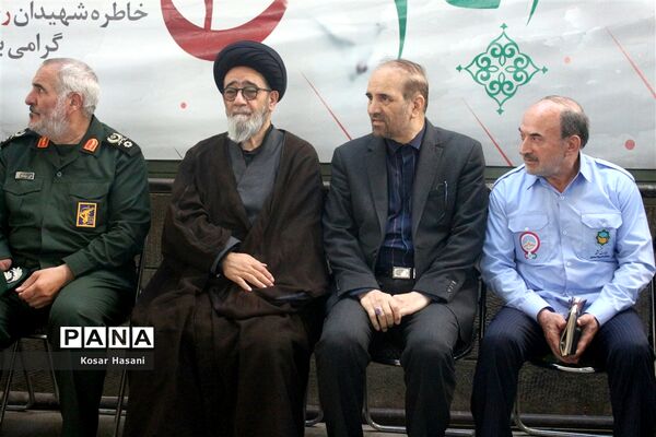 تجدید بیعت مسئولان استانی با شهیدان در اولین روز از هفته دولت