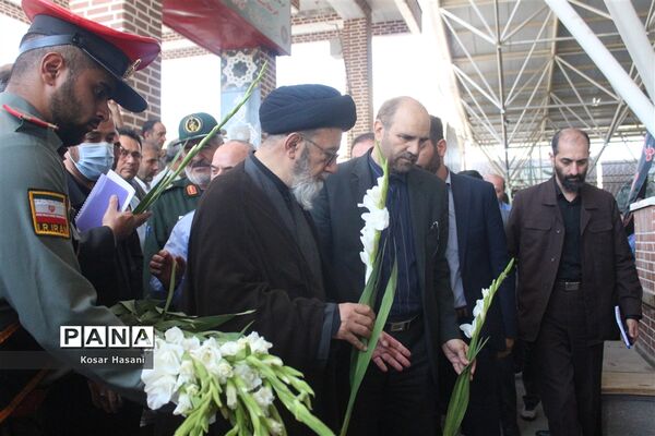 تجدید بیعت مسئولان استانی با شهیدان در اولین روز از هفته دولت