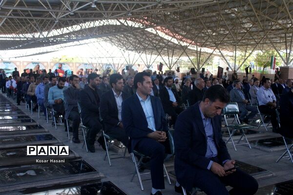 تجدید بیعت مسئولان استانی با شهیدان در اولین روز از هفته دولت
