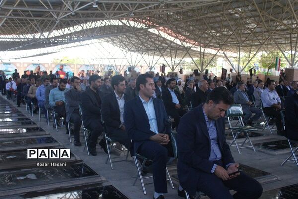 تجدید بیعت مسئولان استانی با شهیدان در اولین روز از هفته دولت