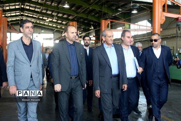 تجدید بیعت مسئولان استانی با شهیدان در اولین روز از هفته دولت