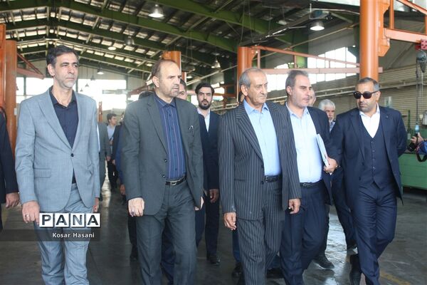 تجدید بیعت مسئولان استانی با شهیدان در اولین روز از هفته دولت
