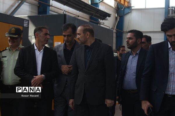 تجدید بیعت مسئولان استانی با شهیدان در اولین روز از هفته دولت