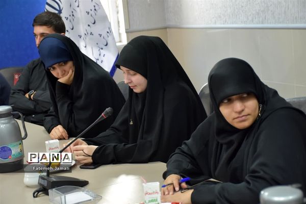 نشست مدیر آموزش و پرورش ناحیه یک مشهد  با دانش آموختگان کالج فارسی زبانان کشور بوسنی و هرزگوین