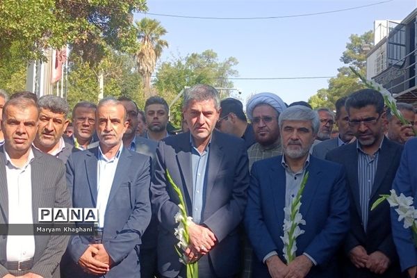 گلباران قبور شهدا به‌مناسبت آغاز هفته دولت