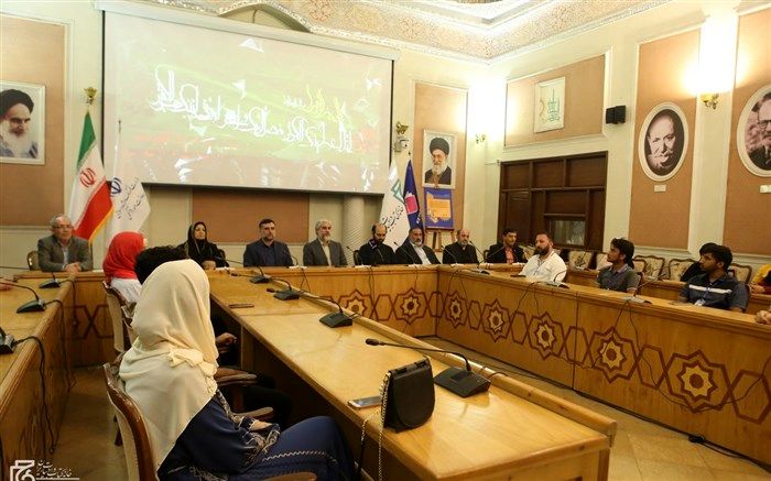 هرکس دلش با ادبیات فارسی بتپد اهل ایران است