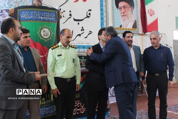 تقدیر از مدیران و کارمندان نمونه در نمازجمعه گلوگاه