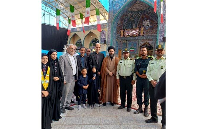پایگاه اصلی انقلاب، نماز جمعه و مساجد بوده است