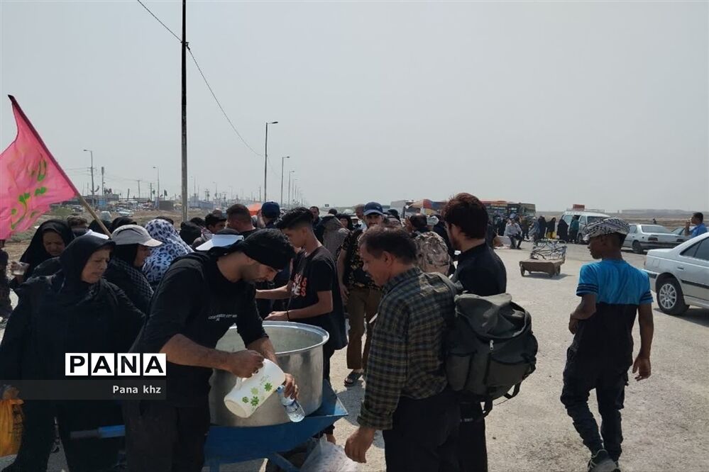 خدمت‌رسانی به زائران اربعین در موکب فرهنگیان خوزستان