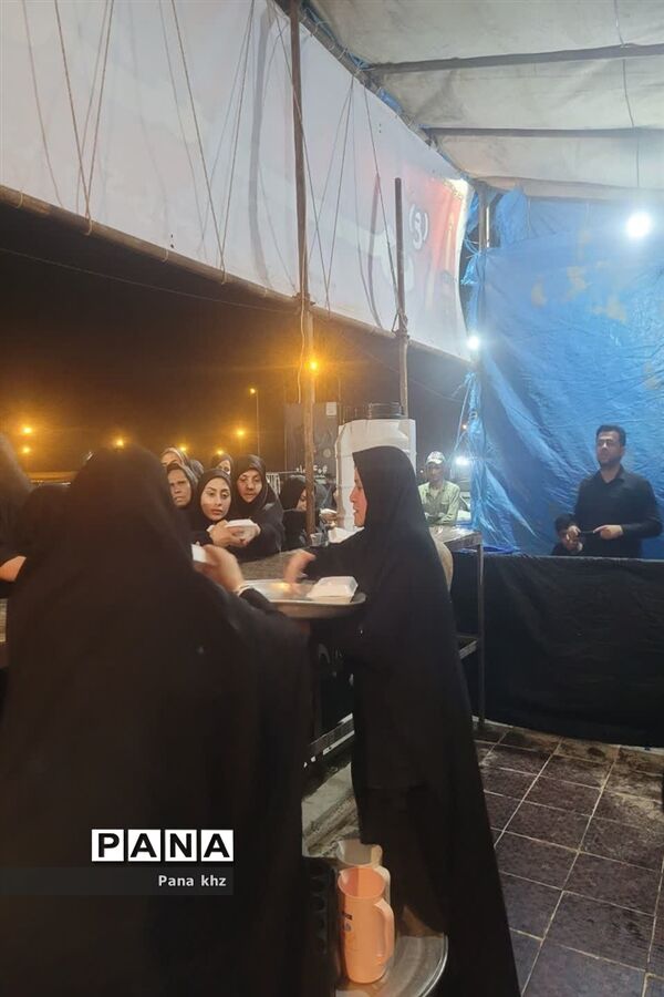 خدمت‌رسانی به زائران اربعین در موکب فرهنگیان خوزستان