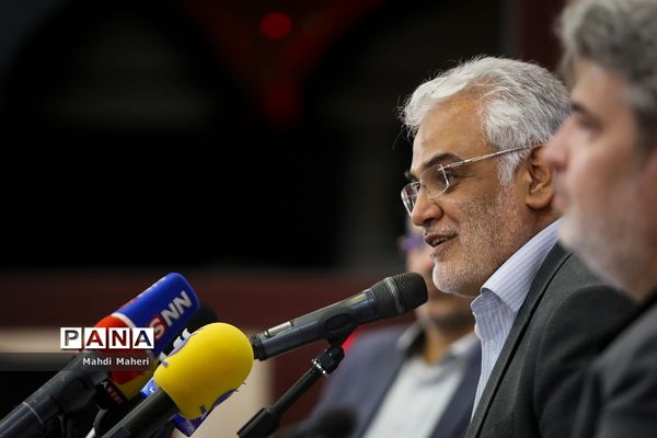 نشست خبری رئیس دانشگاه آزاد اسلامی