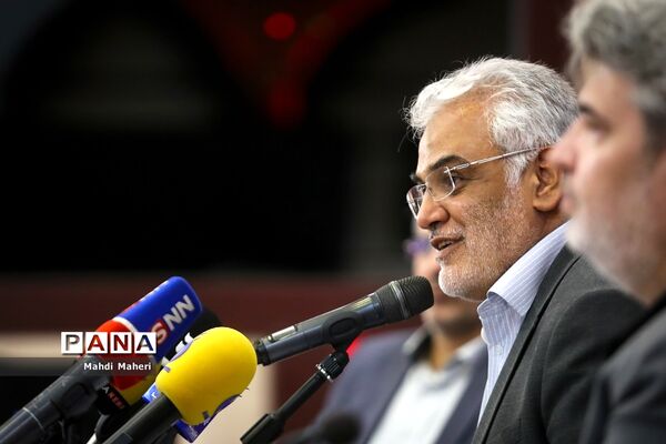 نشست خبری رئیس دانشگاه آزاد اسلامی